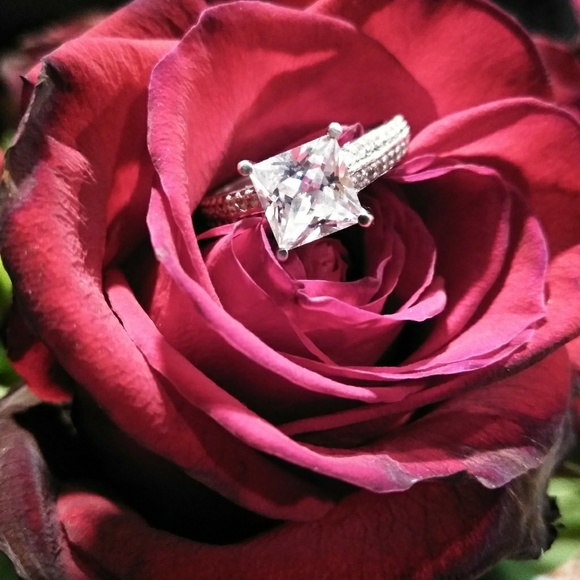 Moissanite - Picture 8 of 8